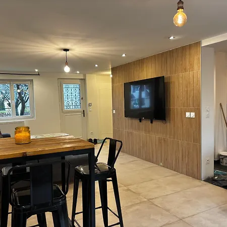 La Maison Penchee بيت للعطل *