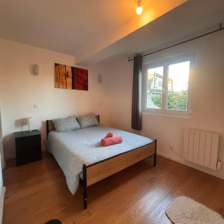 بيت للعطل La Maison Penchee روسني سو بوا