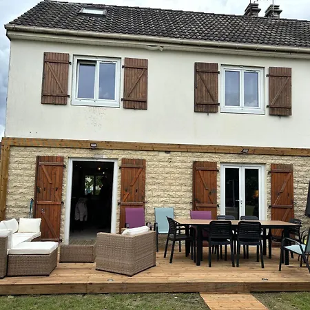 La Maison Penchee *